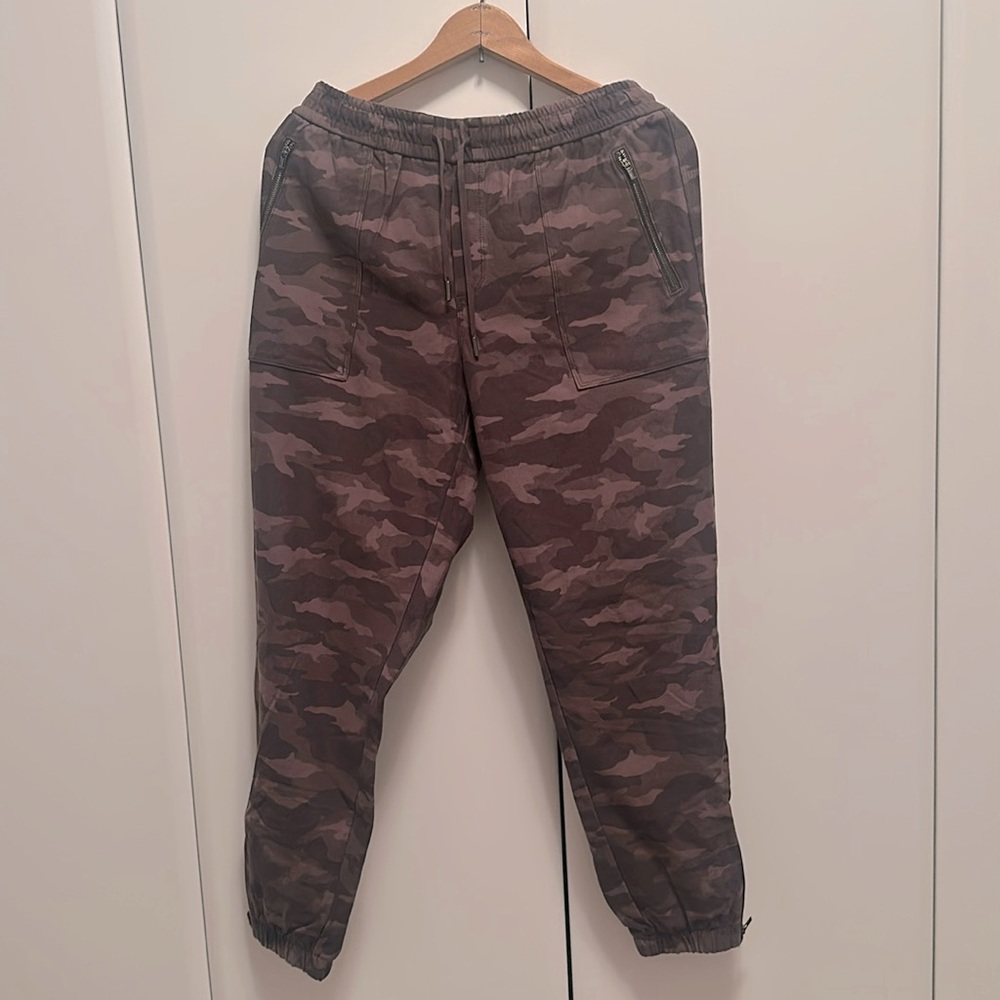 Athleta women’s Camo Jogger